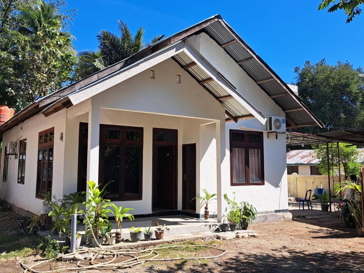Riung Tiga Empat Tujuh Guesthouse Exteriör bild