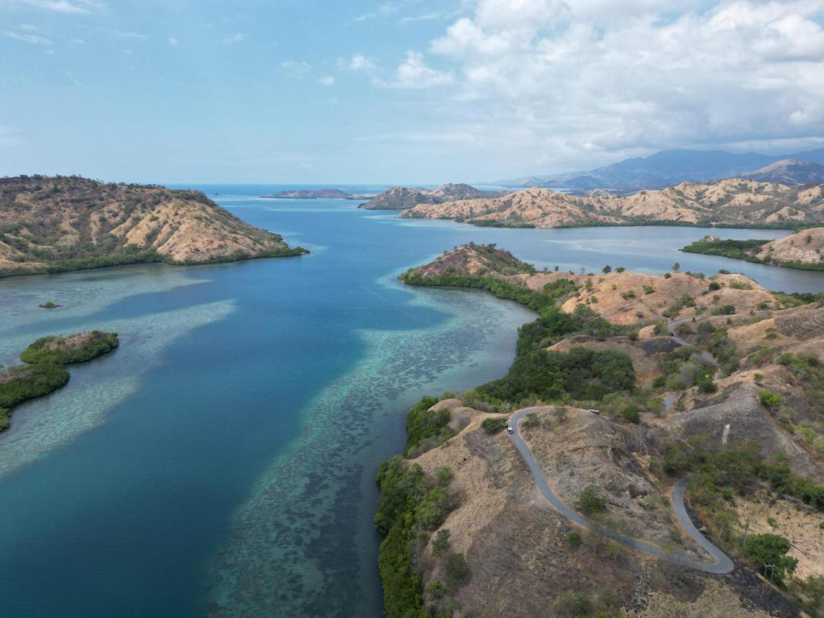 Riung Tiga Empat Tujuh Guesthouse Exteriör bild