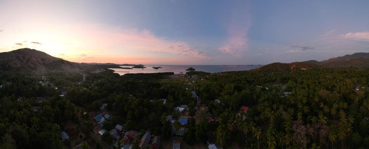 Riung Tiga Empat Tujuh Guesthouse Exteriör bild