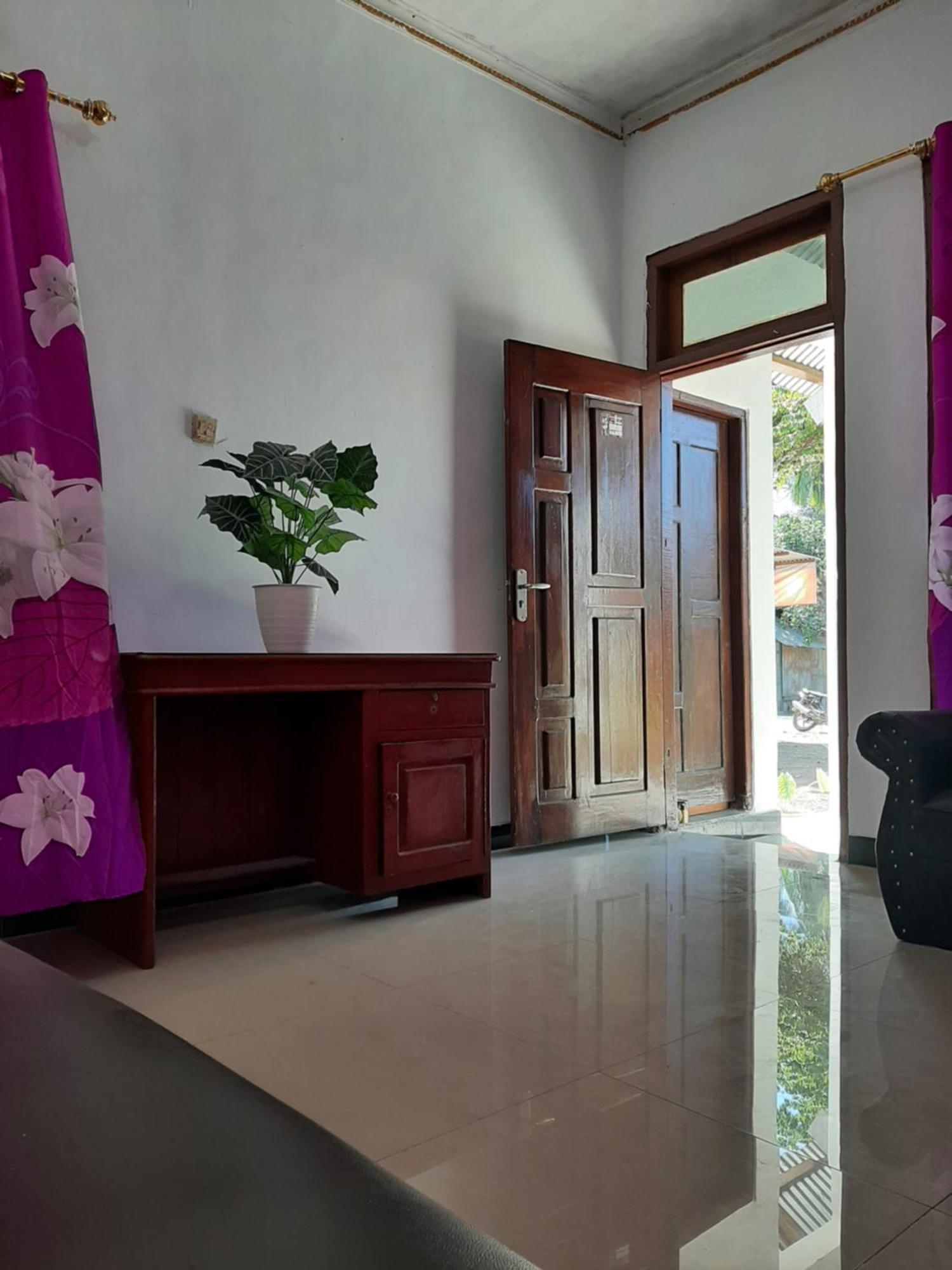 Riung Tiga Empat Tujuh Guesthouse Exteriör bild