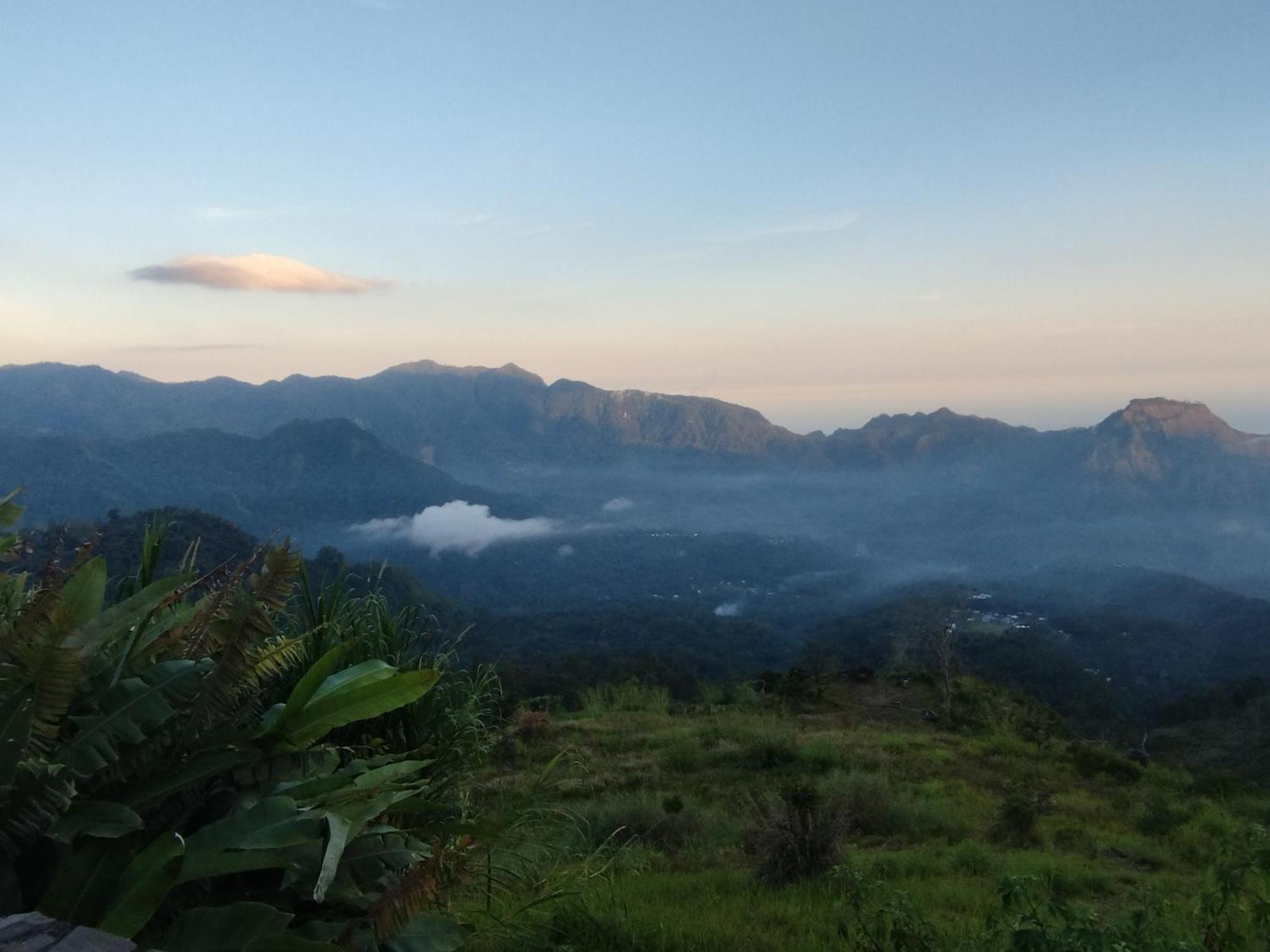 Riung Tiga Empat Tujuh Guesthouse Exteriör bild