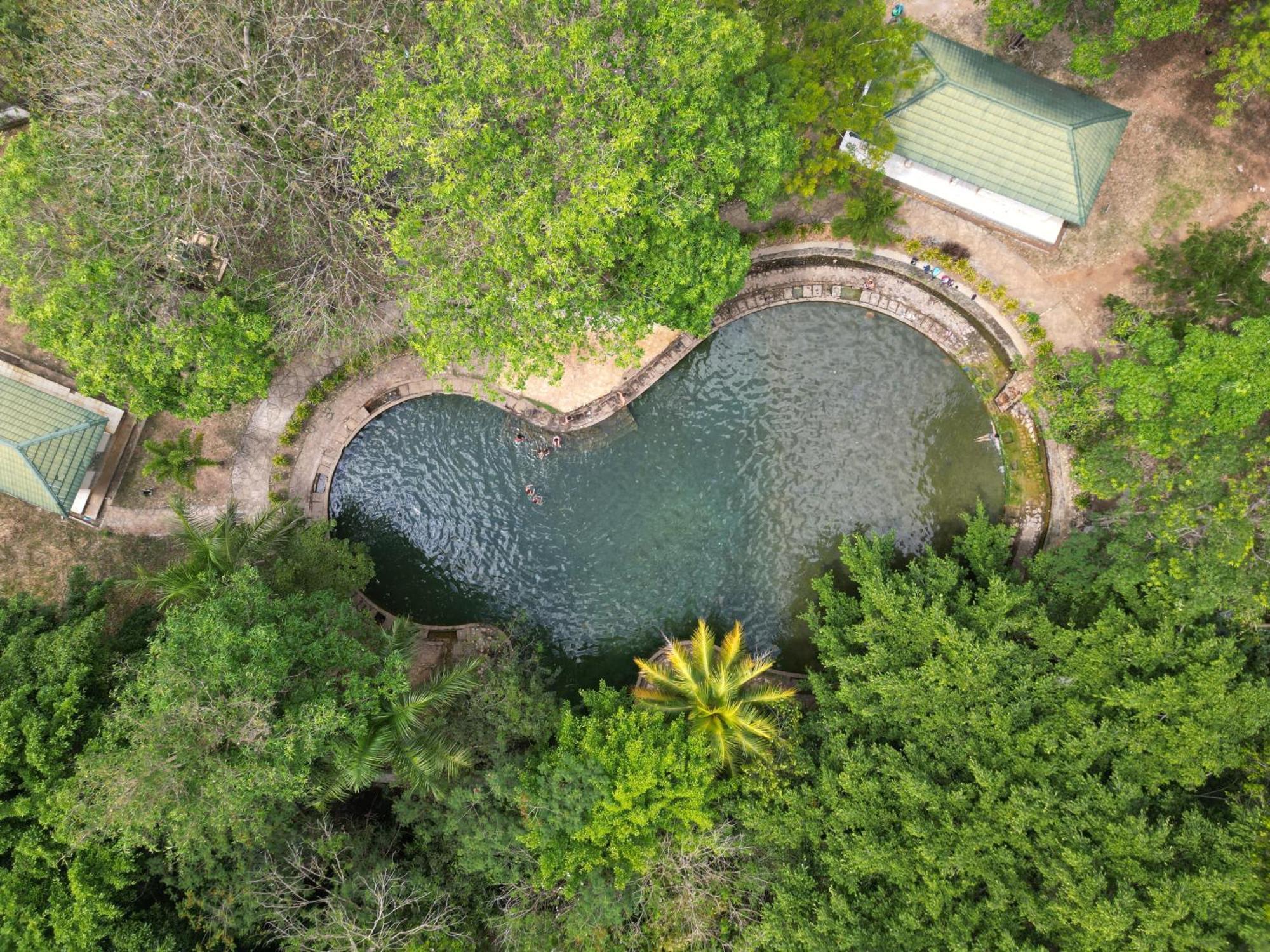 Riung Tiga Empat Tujuh Guesthouse Exteriör bild