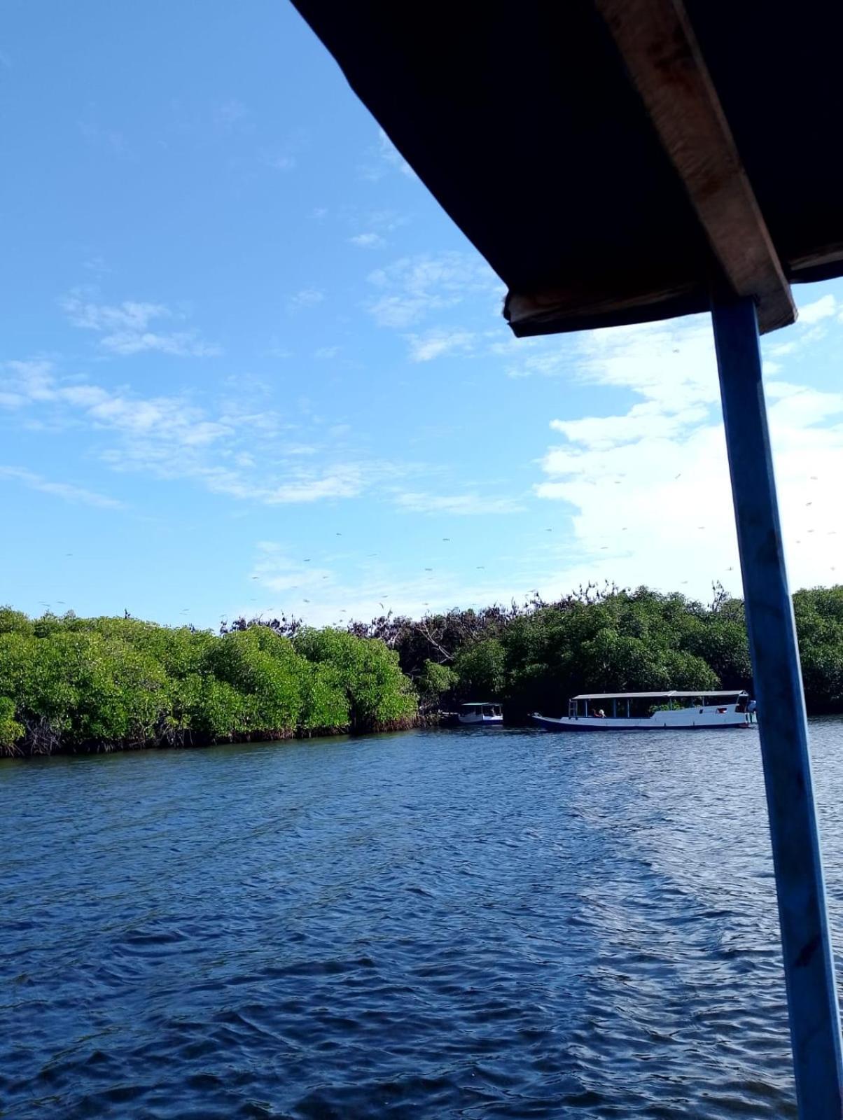Riung Tiga Empat Tujuh Guesthouse Exteriör bild